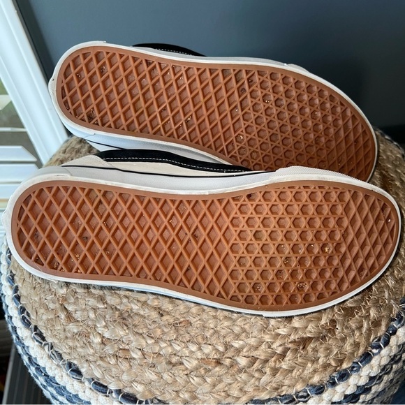 Vans Knu Skool Suede Sneakers - Picture 12 of 13